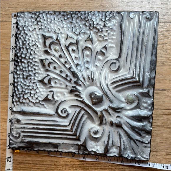 Vintage Decorative Tin Tile - Picture 6 of 6
